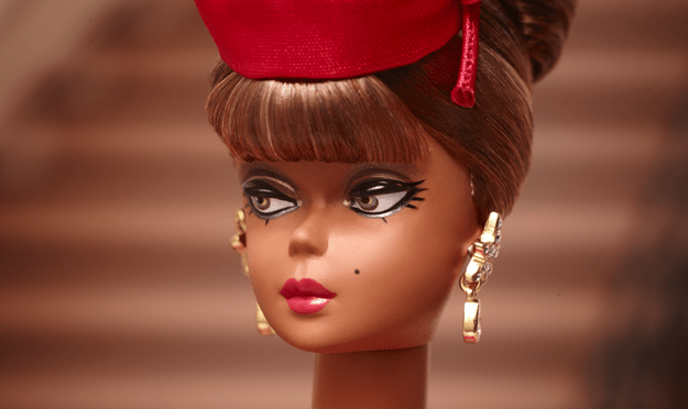 Imágenes oficiales: Little Red Dress Barbie Doll