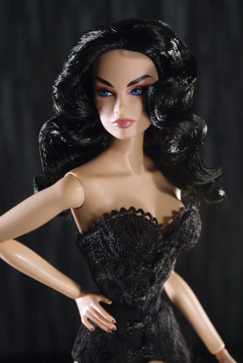 11VeroniqueModernComebackNoirCloseUp