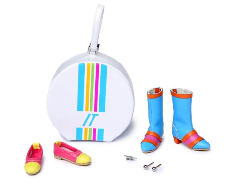 IT Airways Poppy Parker