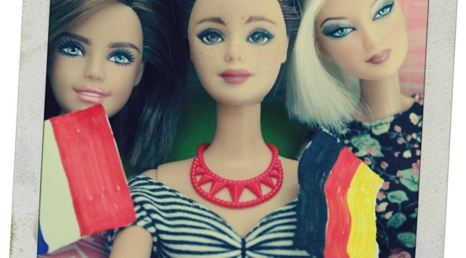 Las muñecas Barbie también disfrutan con el fútbol