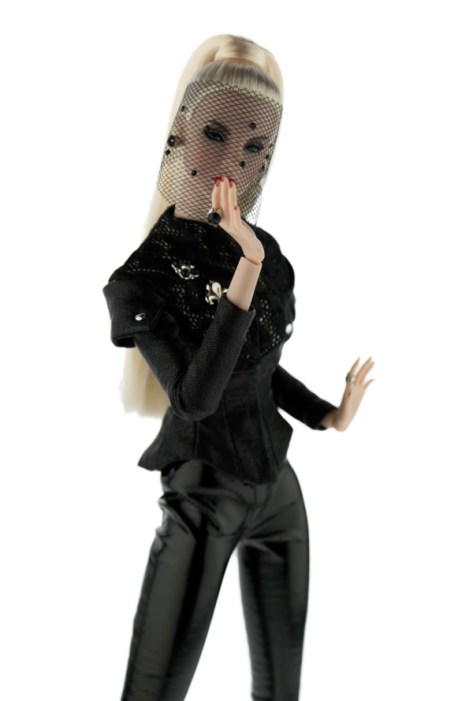 Sister Moguls Agnes Von Weiss and Giselle Diefendorf Duo-Doll Gift Set