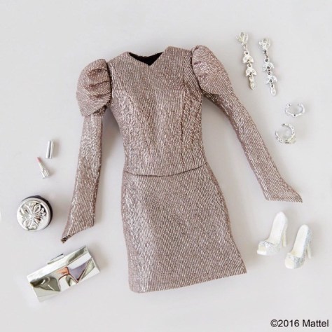 barbie-vestido-plateado-2