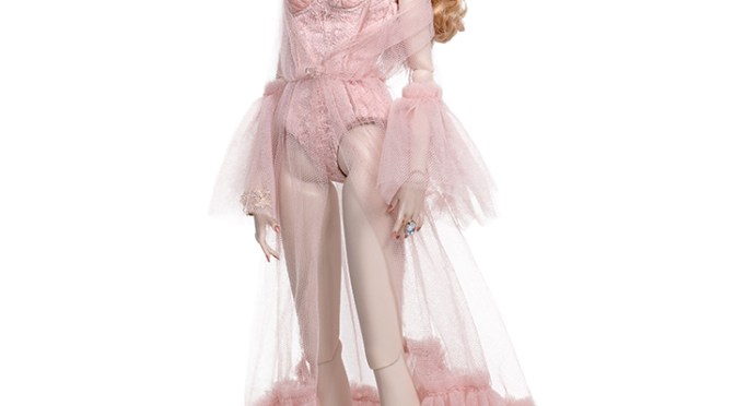 Menos es más, Integrity Toys da ejemplos