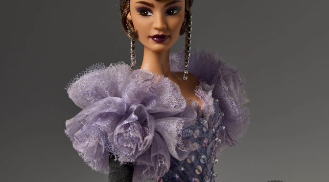 Barbie Leyenda en lavanda de Carlyle Nuera